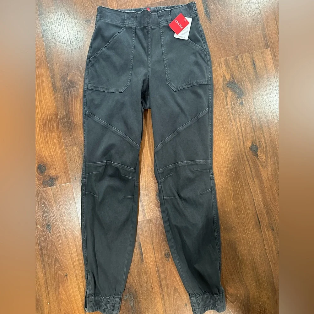 Spanx Stretch Twill Cargo Jogger Pants Washed Black Women's Size M NWT - Picture 2 of 10